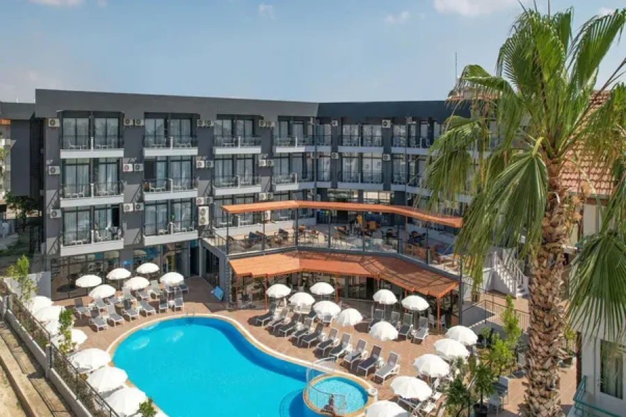Clover Magic Park Side Hotel